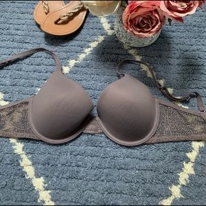 Calvin Klein Intimates & Sleepwear - 30D EUC Calvin Klein Intimates & Sleepwear - 30D EUC